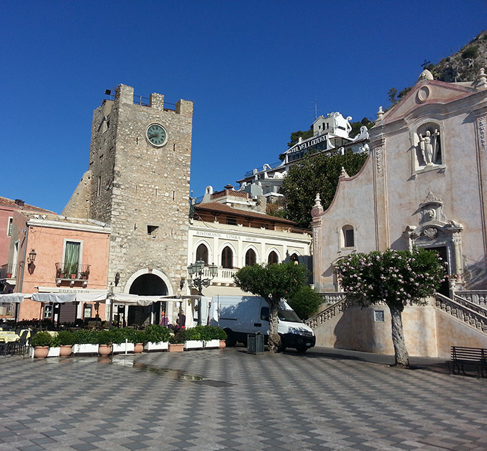piazza-ix-aprile-taormina.jpg