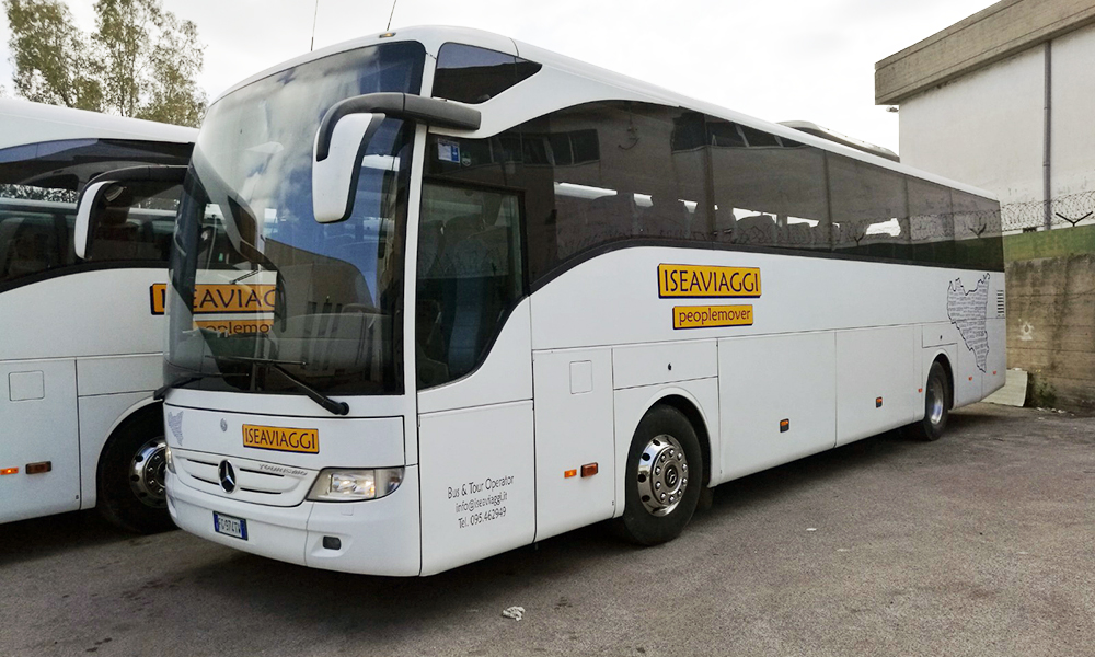 mercedes-tourismo-1.jpg